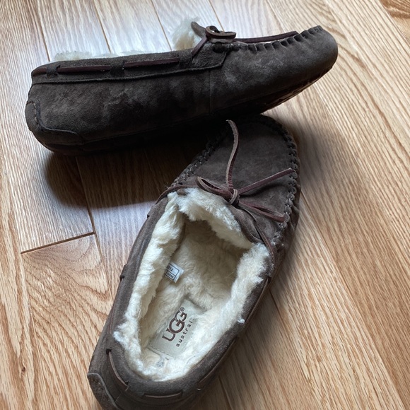 Ugg slippers Size 6 - Picture 5 of 6